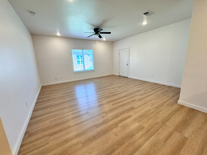 Building Photo - 5709 Kemper St