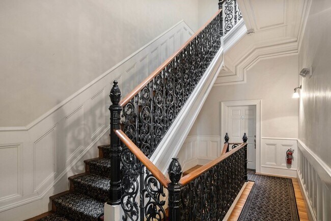 Building Photo - 320 Beacon St