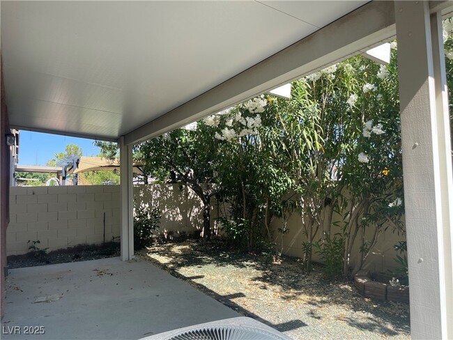 Building Photo - 9210 Pembrook Falls Ave