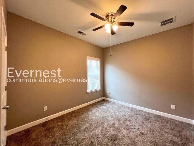 Building Photo - 5670 Matthew Dr