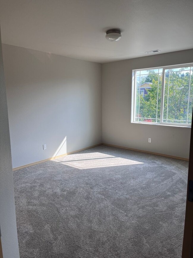 Building Photo - Beautiful 3 Bedroom home in Puyallup