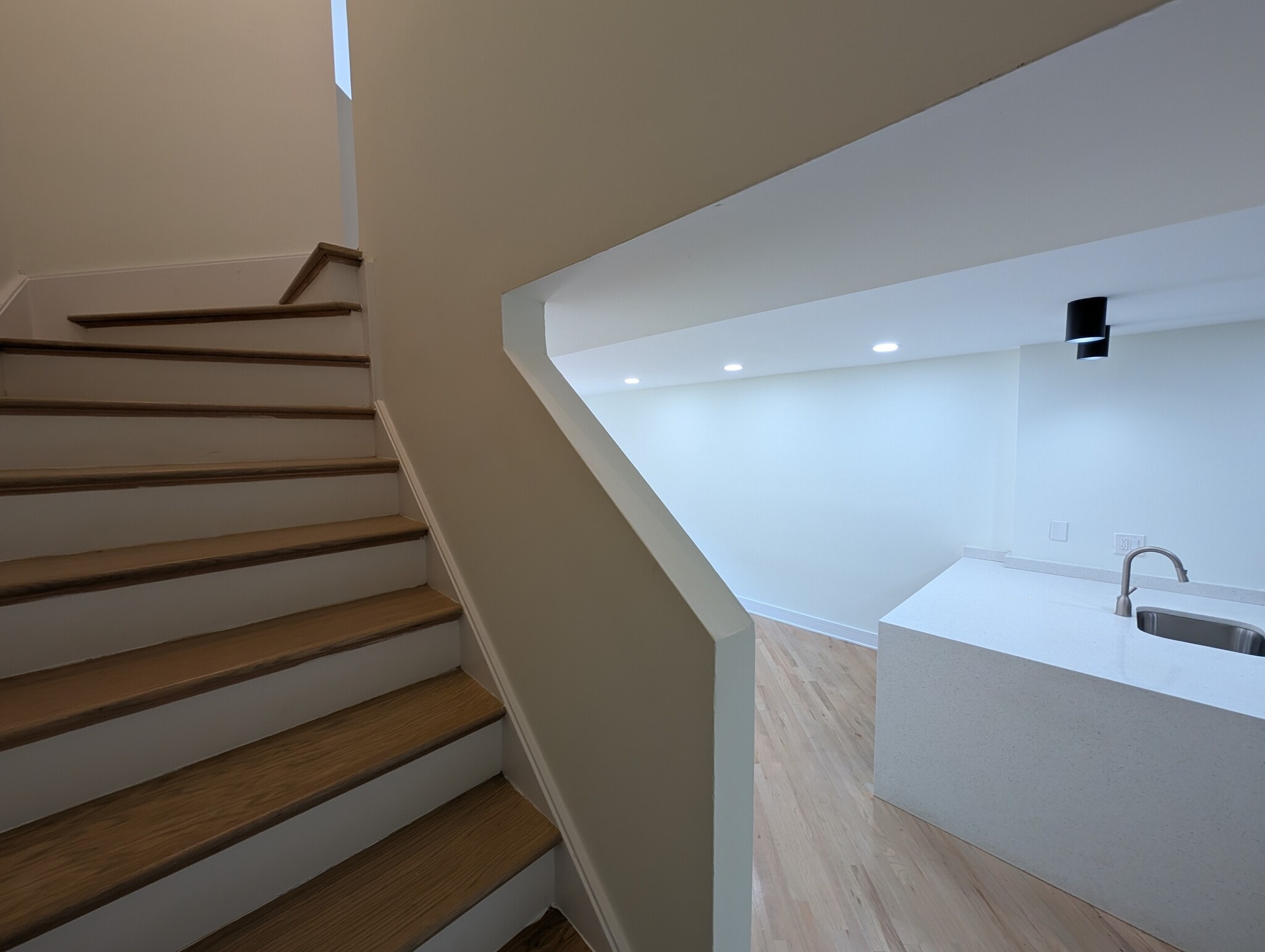 Building Photo - 932 W Grace St