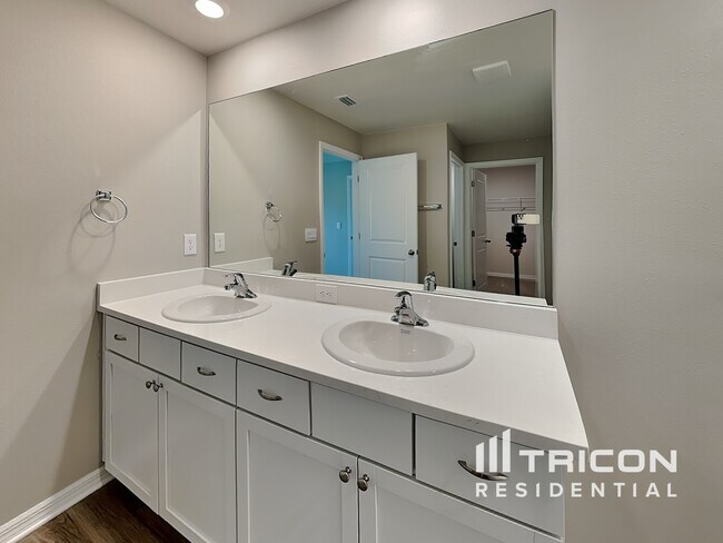 Building Photo - 4611 Dusky Dawn Ln