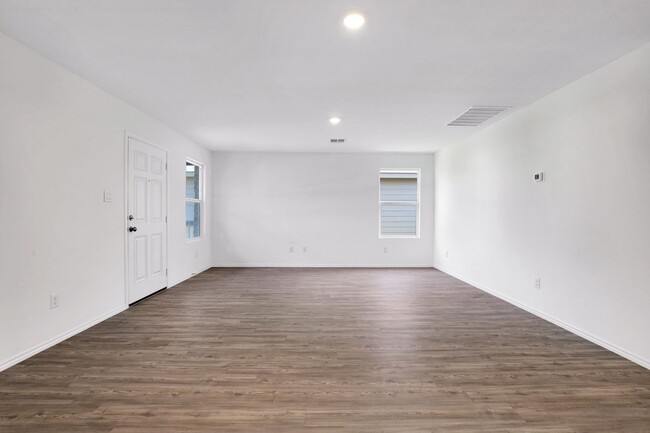 Building Photo - ***APPLICATION CURRENTLY UNDER REVIEW***MO...