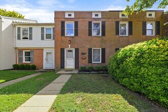 Building Photo - Ready Now! 3 bedroom Townhouse in Annapolis!