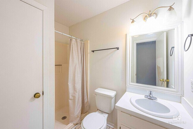 Building Photo - 600 Cheshire Ln