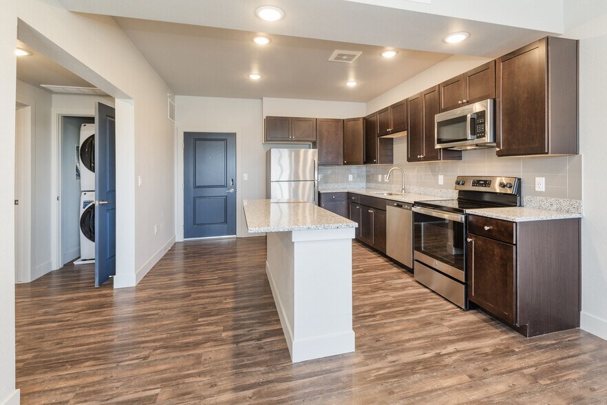 Building Photo - Marq at Monument Ridge