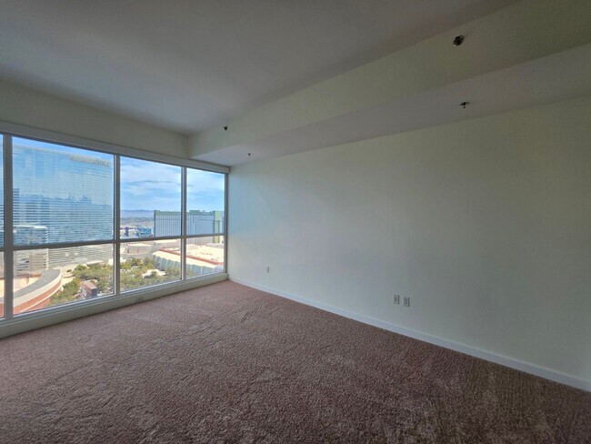 Building Photo - Fantastice High Rise with Full City Views!