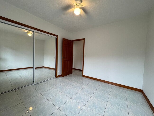 Building Photo - Salt Lake Area 2 bed 1 bath 1 parking Residential Neighborhood