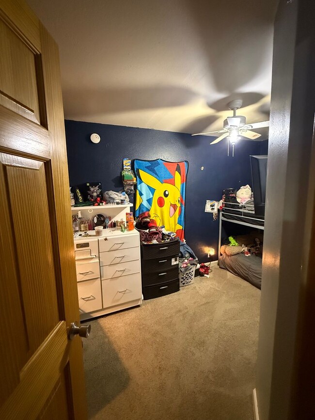 Building Photo - 3 bedroom / Home in North Pole / Pet friendly!