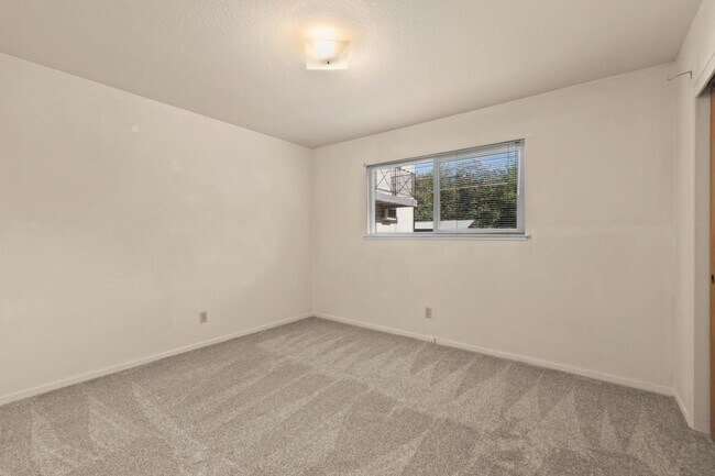 Building Photo - 311 7th St