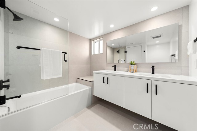 Building Photo - 685 Nyes Pl