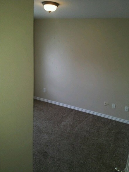 Building Photo - 303 Graystone Cir