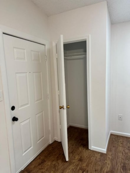 Building Photo - 415 N Oceana Blvd