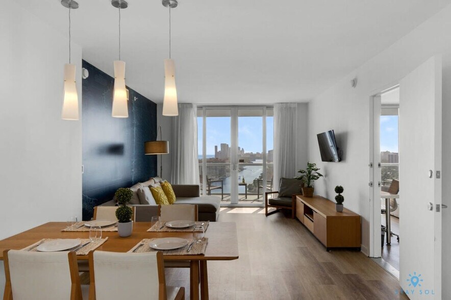Building Photo - 2602 E Hallandale Beach Blvd