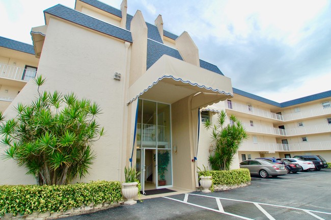Building Photo - 3575 S Ocean Blvd