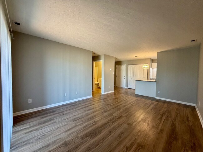 Building Photo - 1128 Southwood Dr