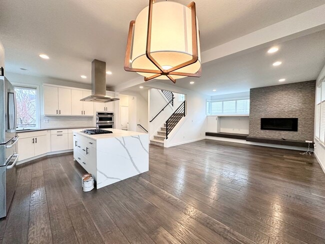 Building Photo - Exceptional Modern 3-Story Single-Family Home Near Woodstock