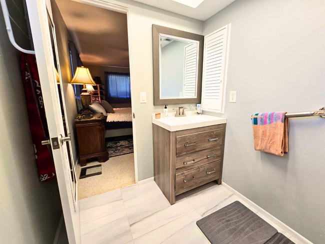 Building Photo - Charming 2 Bed/ 2 Bath Home w/ Garage in Sarasota