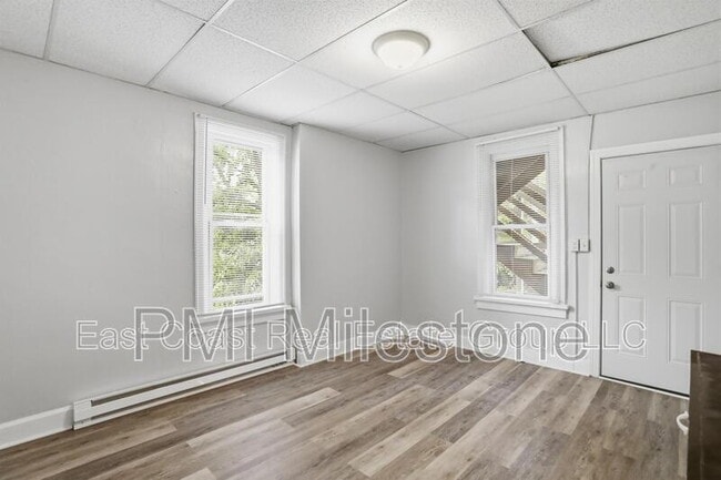Building Photo - 207 N Mulberry St