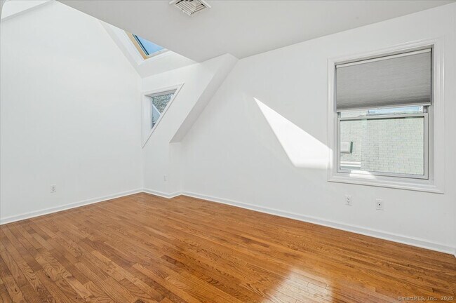 Building Photo - 66 Wilton Crest Rd