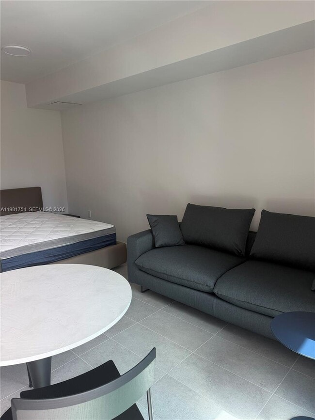 Building Photo - 121 NE 5th St