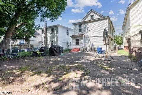 Building Photo - 272 Comstock St