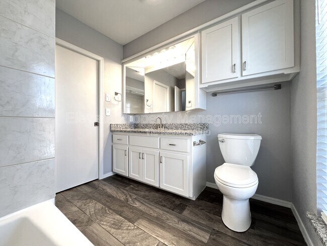 Building Photo - 12400 Doons Dr