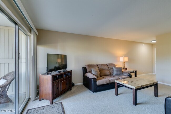 Building Photo - 668 Oakmont Ave