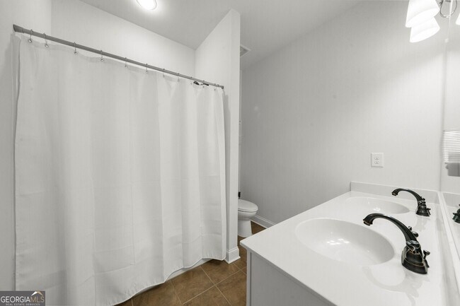 Building Photo - 410 Rose Garden Ln