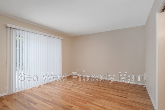 Building Photo - 846 S Cedros Ave