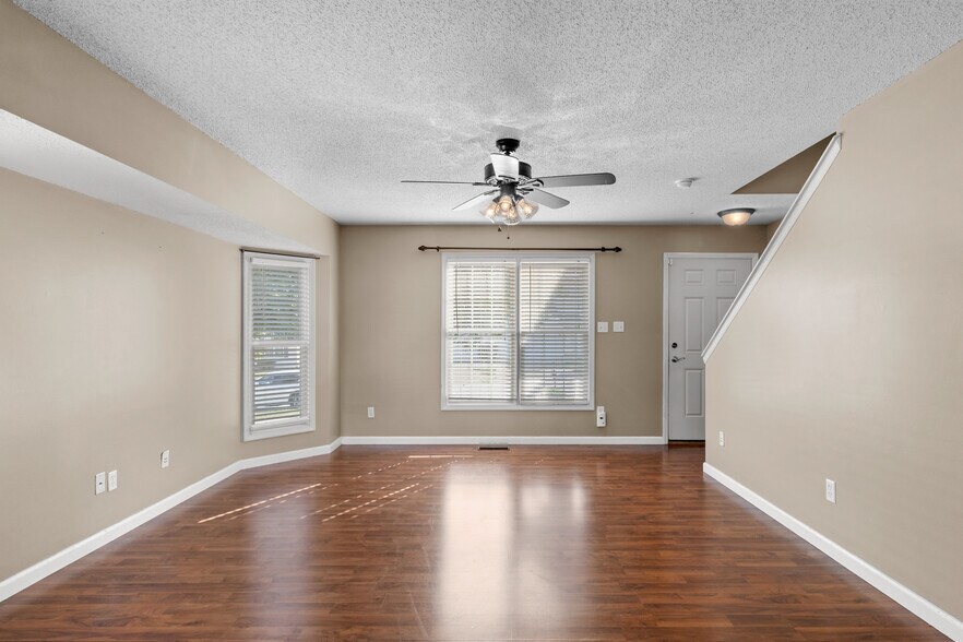 Building Photo - 576 Donna Marie Dr
