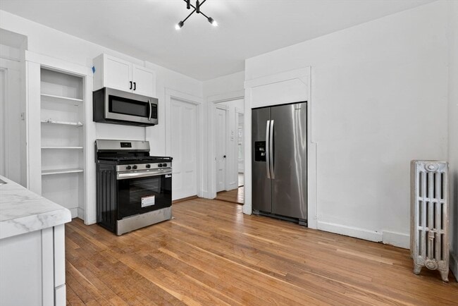 Building Photo - 166 Elliot St