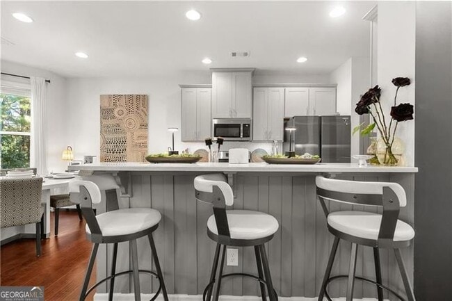 Building Photo - 580 Morrow Ln