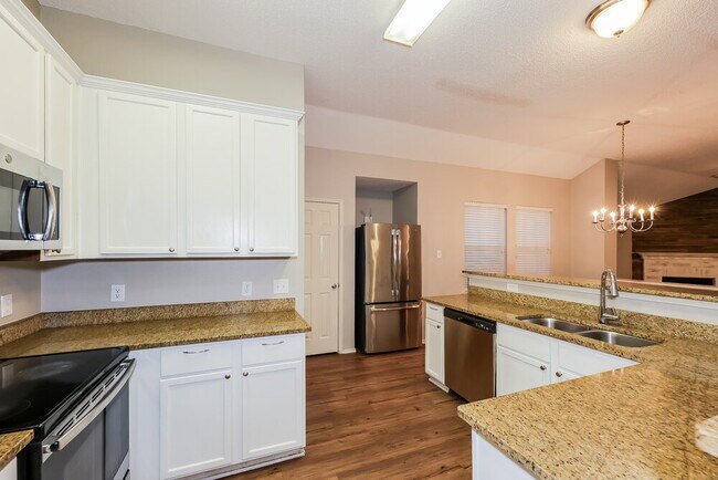 Building Photo - 430 Creekwood Ct