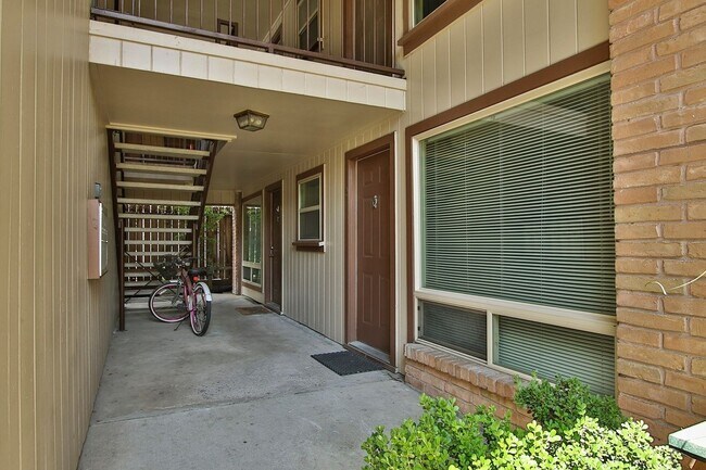 Building Photo - 1620 Hawthorne St