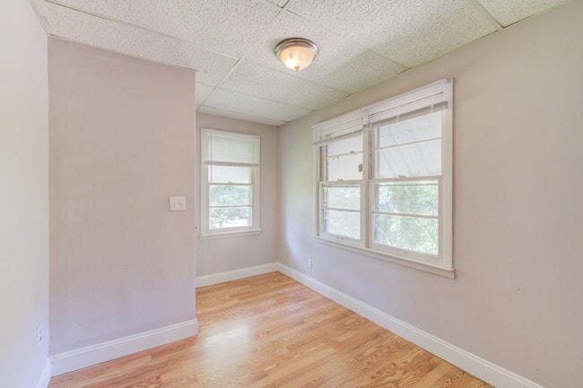 Building Photo - 1 Bedroom house in University City!