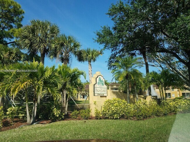 Building Photo - 4863 Via Palm Lakes