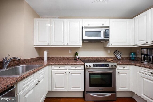 Primary Photo - 1500 Chestnut St