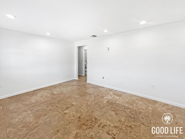 Building Photo - Inviting 3B/1BA Home in Imperial Beach with Patio, Driveway Parking and Coastal Proximity