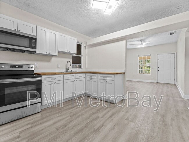 Building Photo - 8210 N Klondyke St