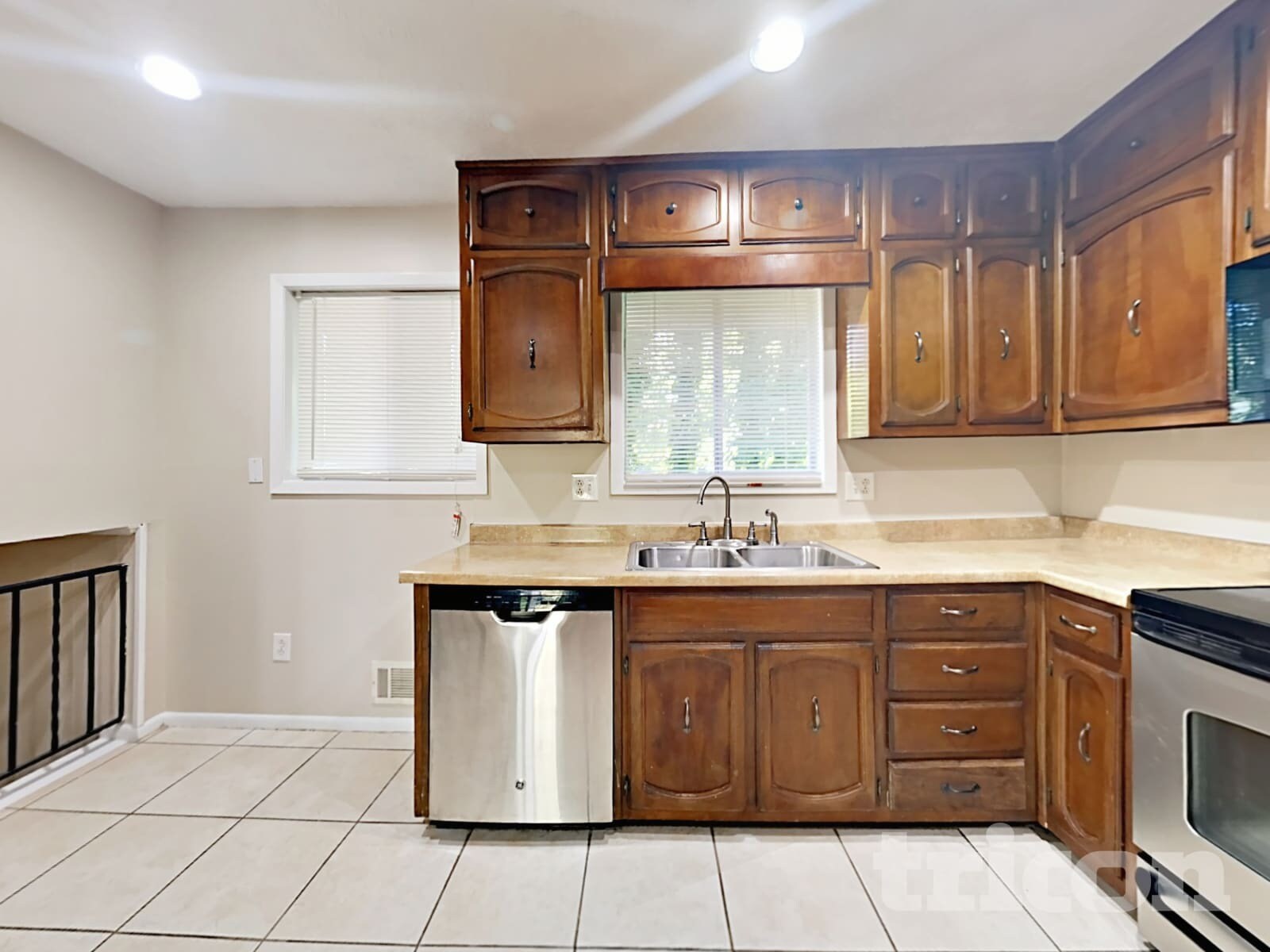 Building Photo - 543 Barbashela Cir