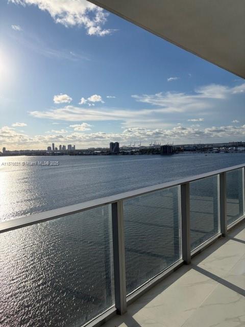 Building Photo - 700 NE 24th St