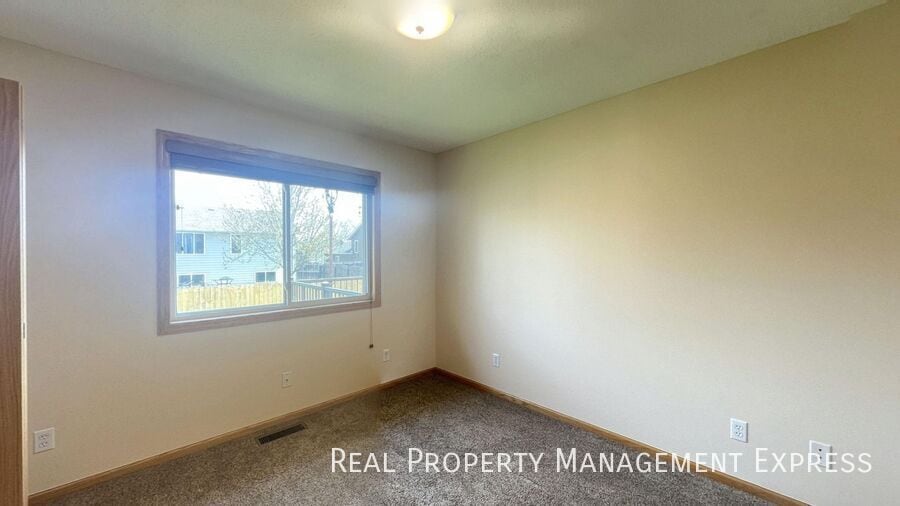 Building Photo - 5208 S Birchwood Ave