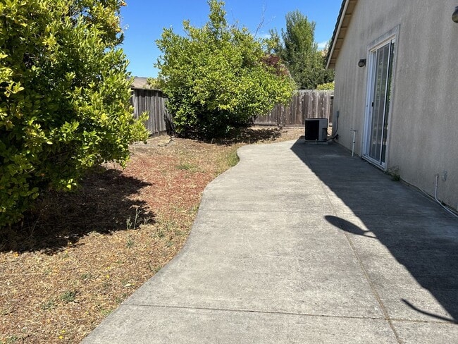 Building Photo - Gorgeous 3 Bedroom, 2 Bath Home in America...