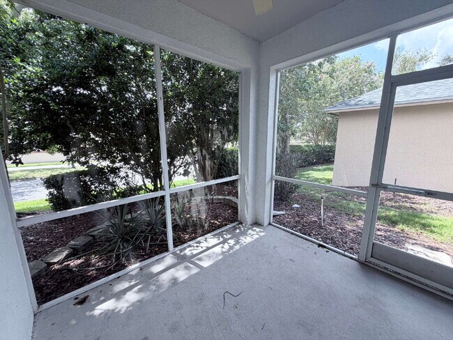 Building Photo - 1065 Viewpoint Way