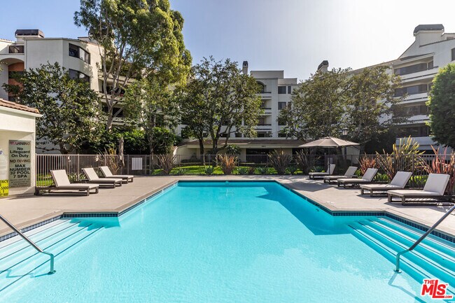 Building Photo - 2102 Century Park Ln