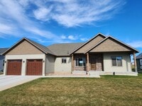 Building Photo - Golf Course Home