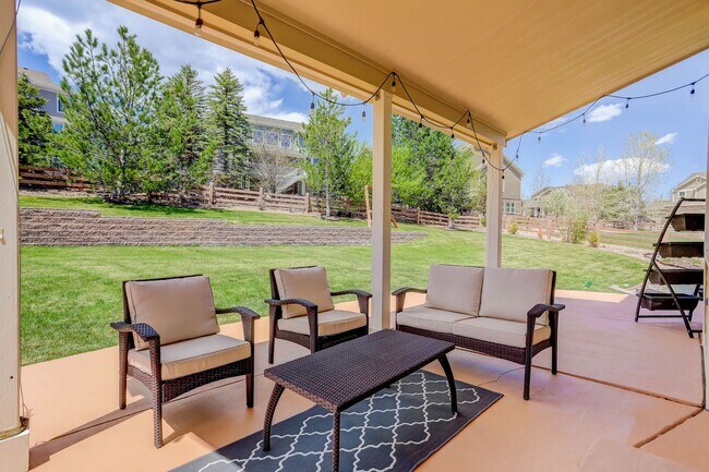 Building Photo - Gorgeous home within the prestigious priva...