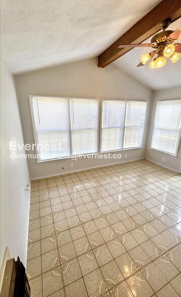 Building Photo - 2185 Cottontail Dr